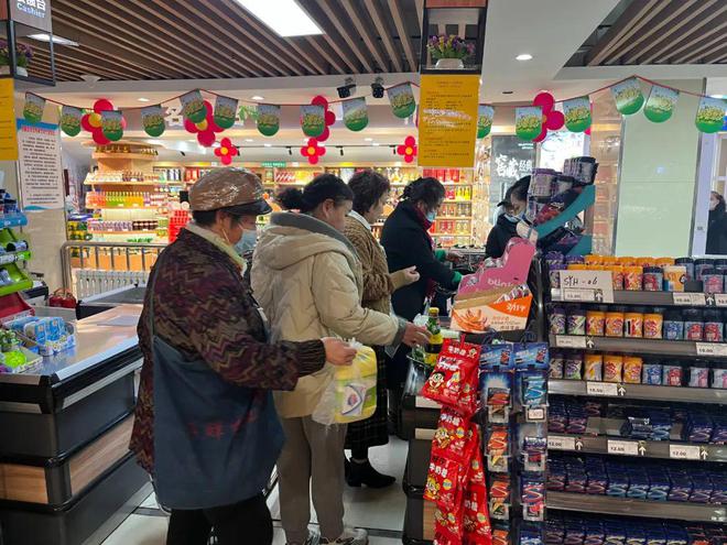 五一假期 我市菜籃子貨豐價穩，日用百貨銷售紅火